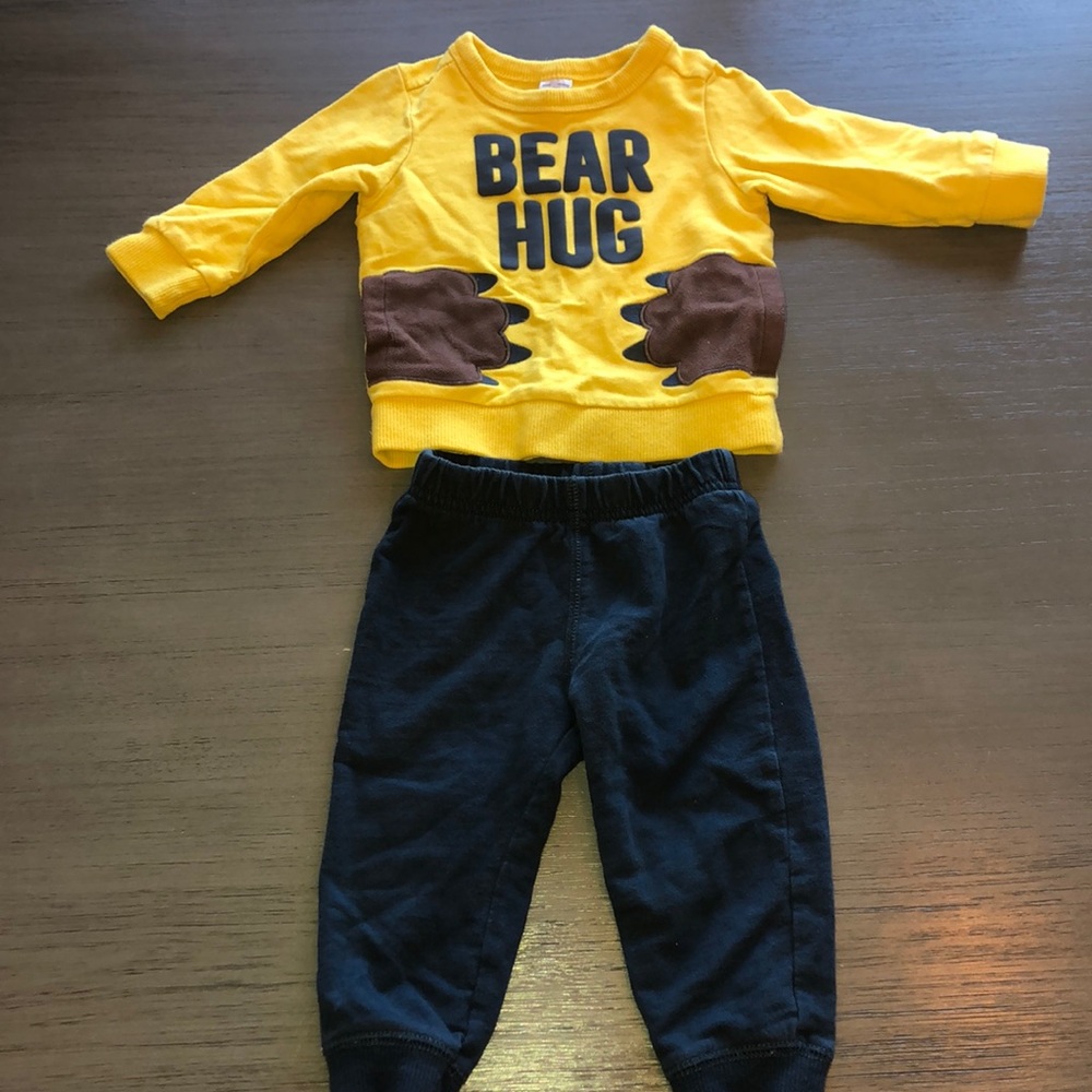 EUC Carter’s 2 piece outfit. Size 12M